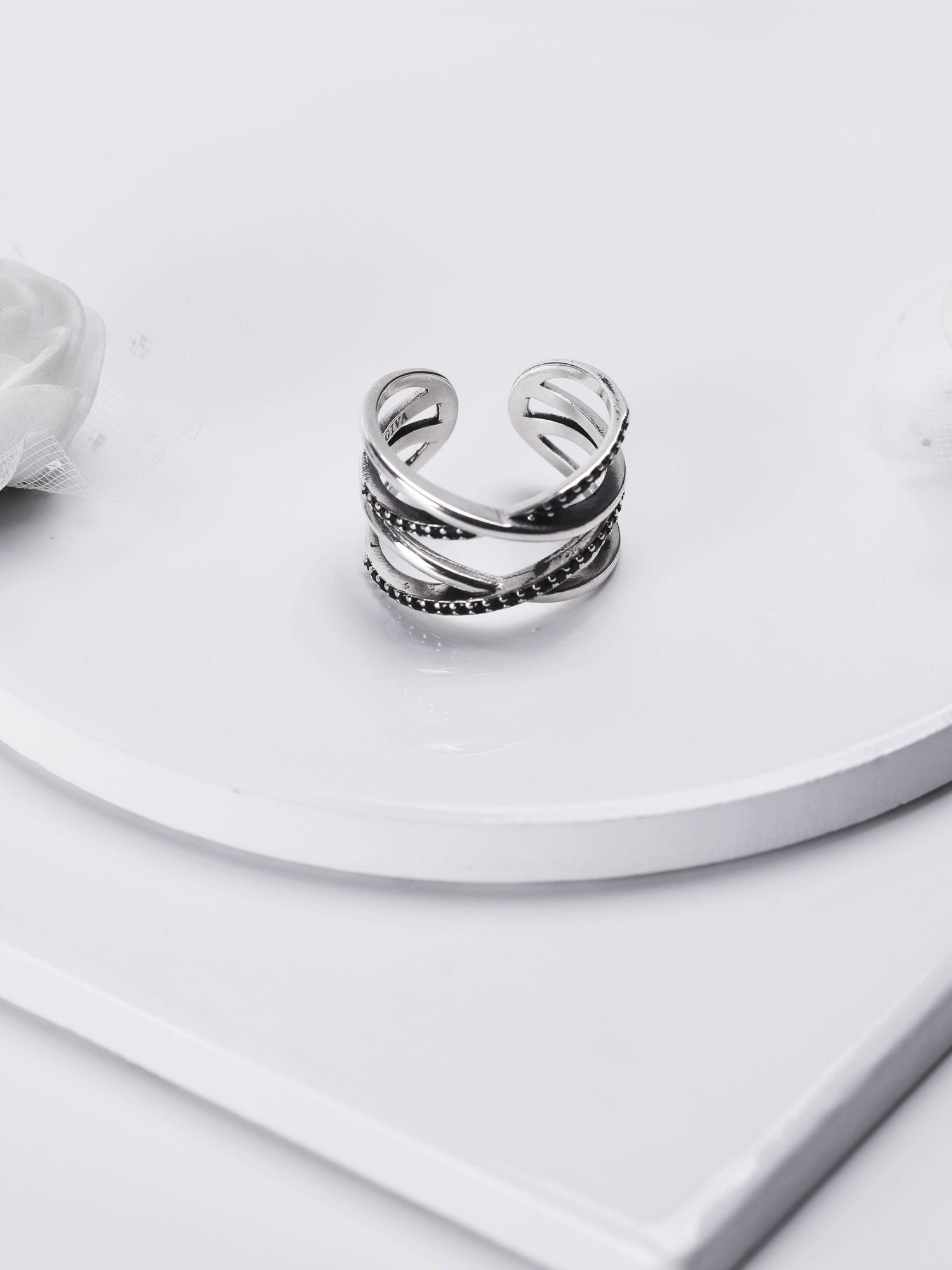 Kriti Sanon Silver Weave Black Zircon Ring