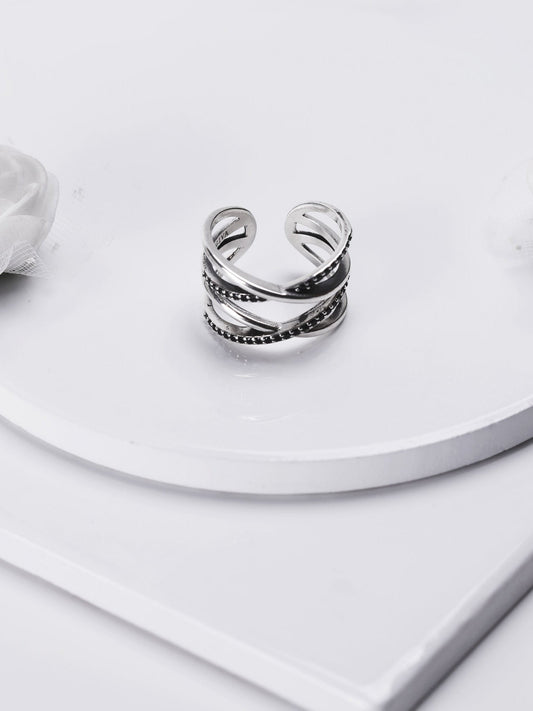 Kriti Sanon Silver Weave Black Zircon Ring