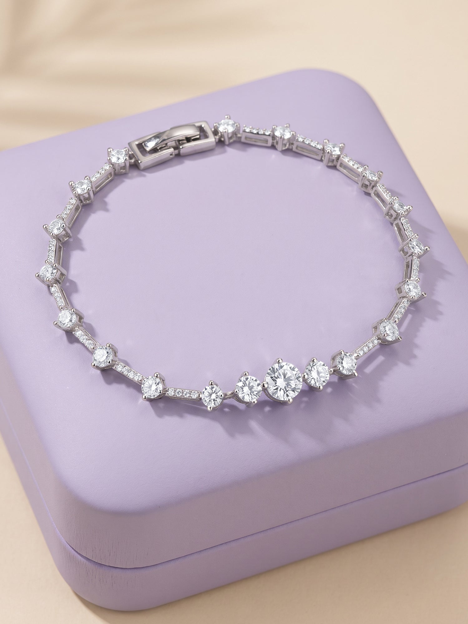 Silver Everglow Luma Bracelet (Size 5.73)