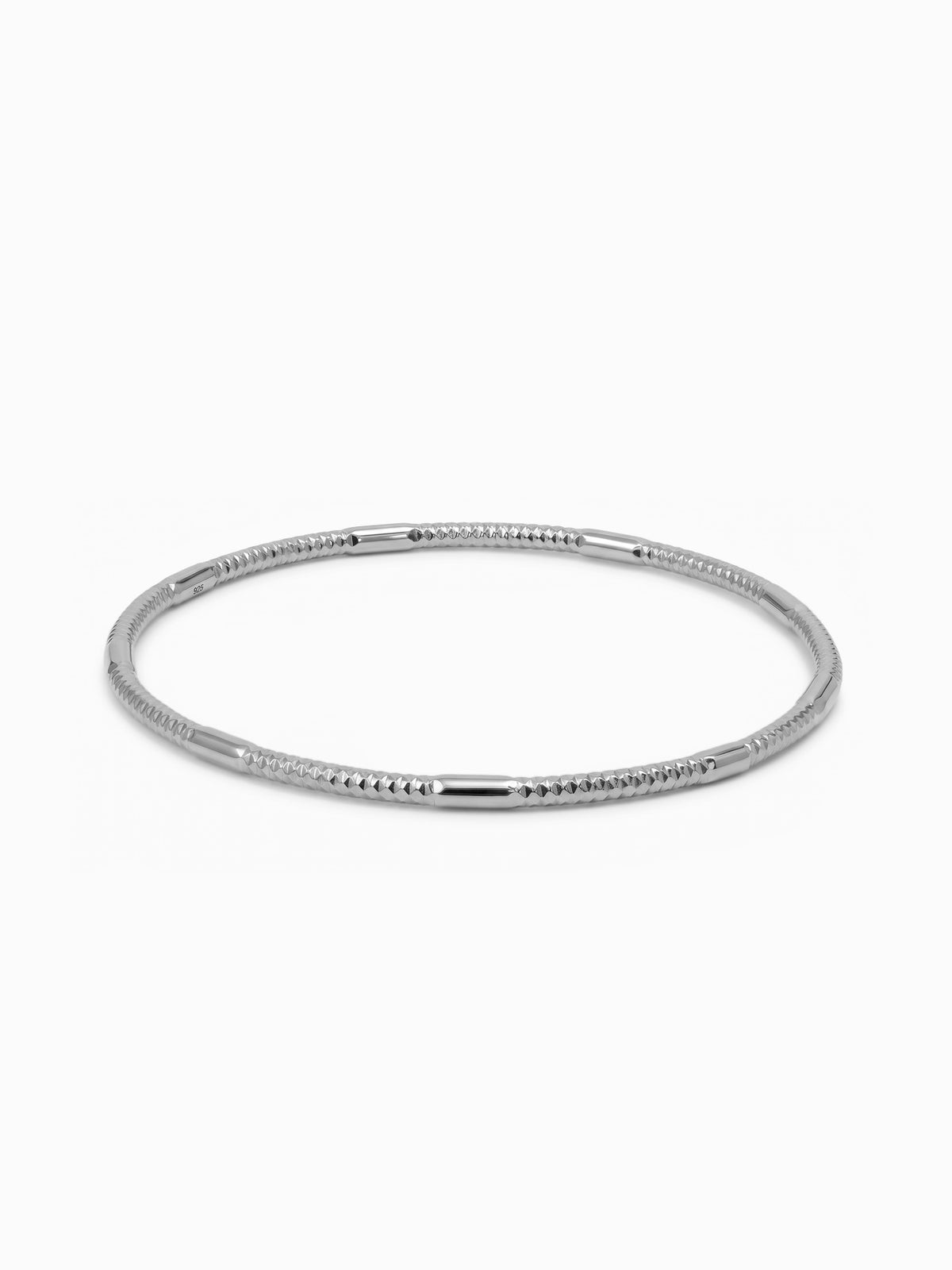 Silver Vanya Classic Bangle (Size 2.6)