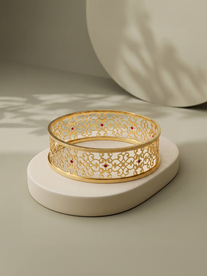 Golden Freydis Bangle (Size 2.4)