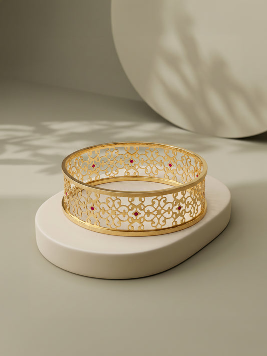 Golden Freydis Bangle (Size 2.4)