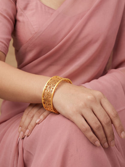Golden Freydis Bangle (Size 2.4)