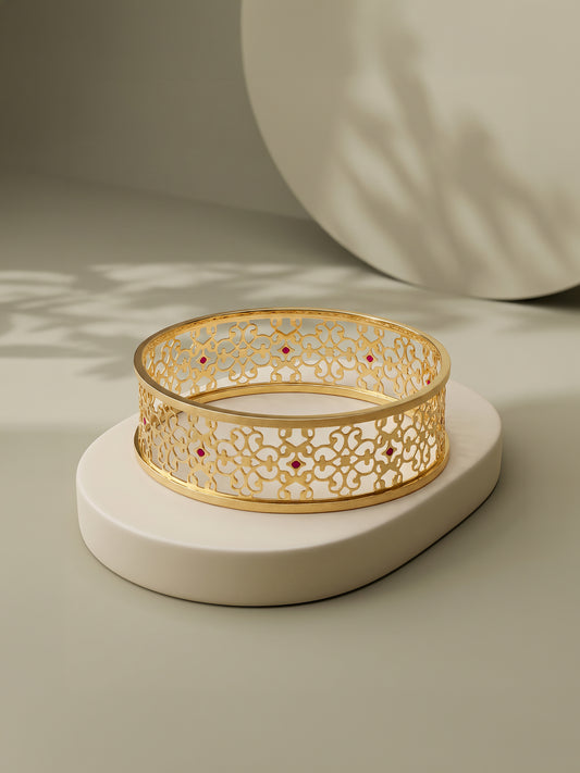 Golden Freydis Bangle (Size 2.6)