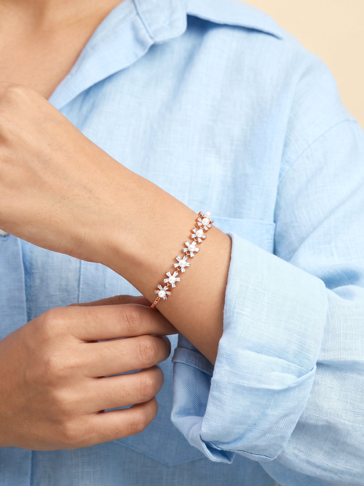 Rose Gold Dazzling Flower Pearl Bracelet