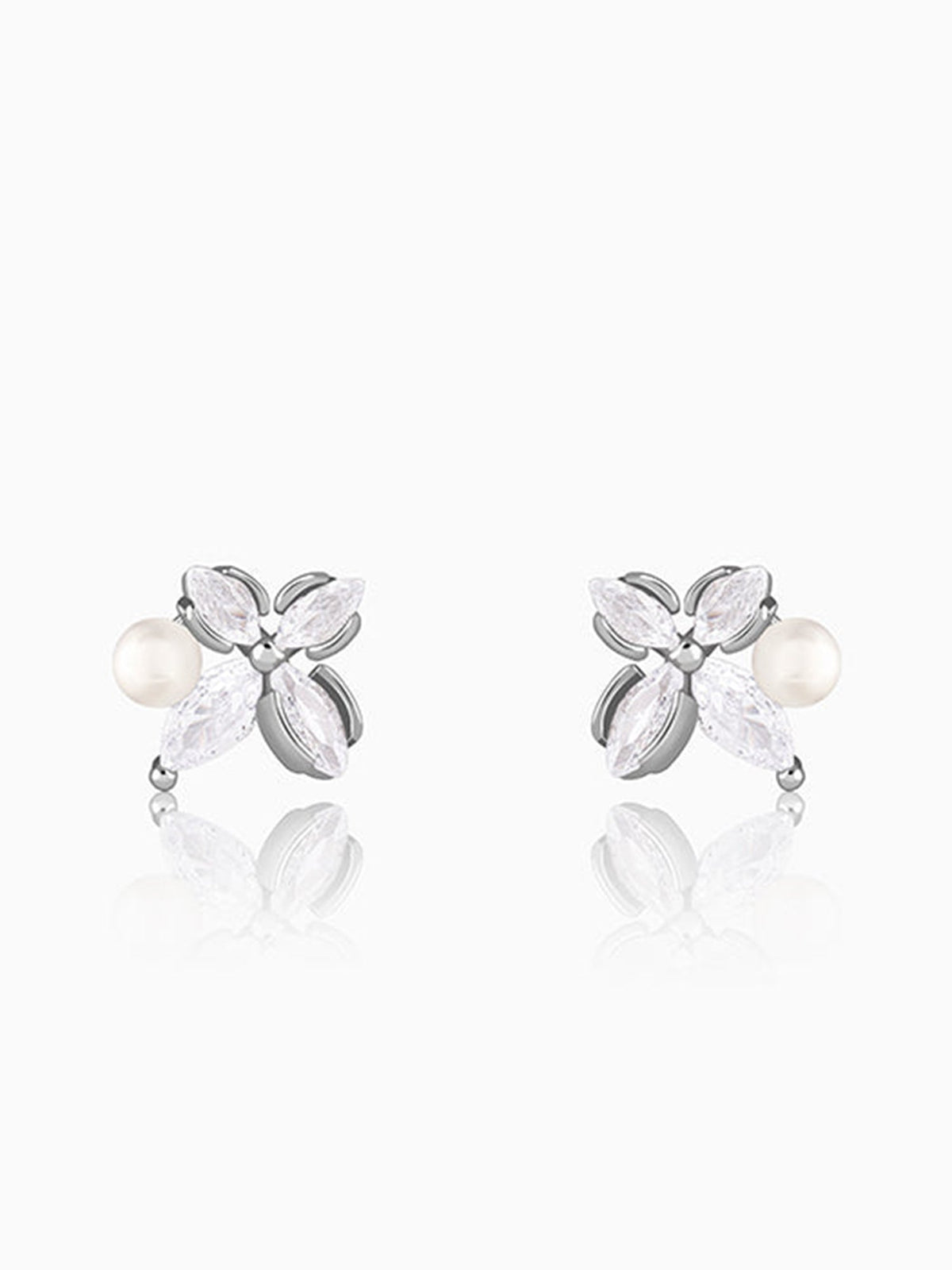 Silver Gleaming Floral Earrings