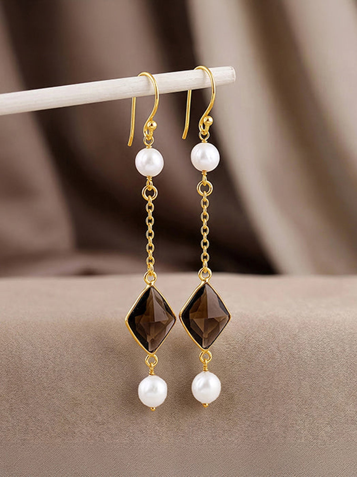 Golden Saoirse Dangler Earrings