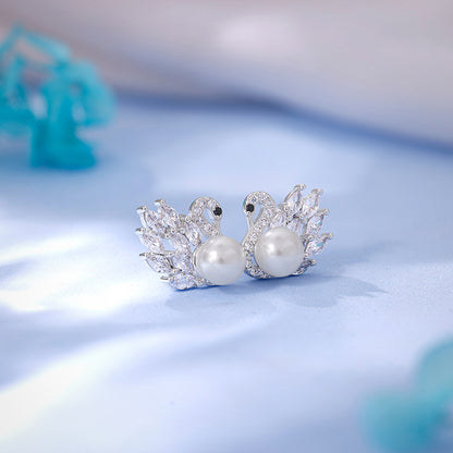 Silver Swan's Pearl Earrings