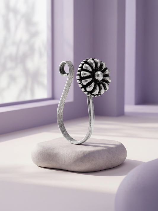 Oxidised Silver Vintage Daisy Nosepin (Clip On)