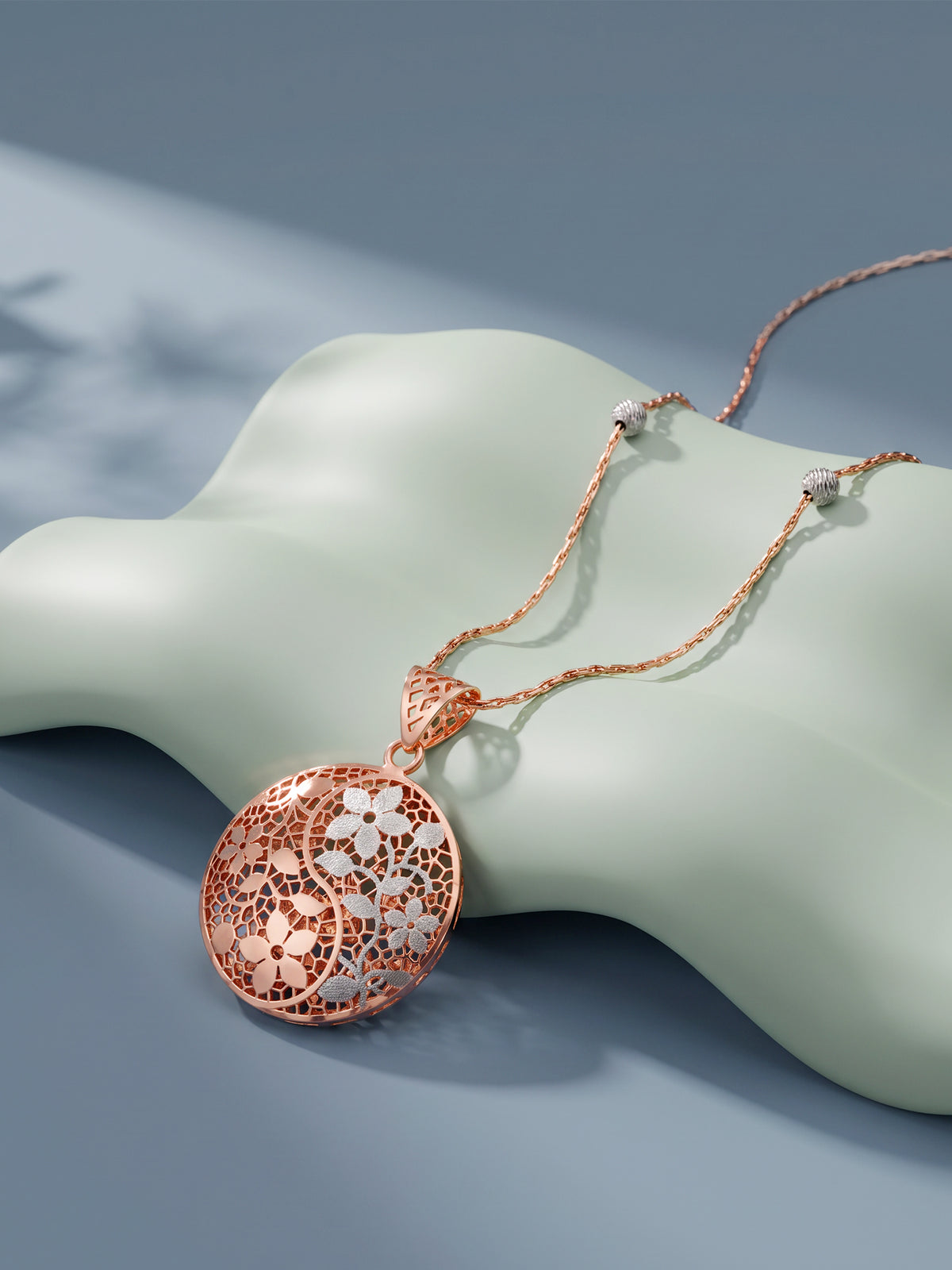 Dual Tone Rosavelle Silver Pendant With Link Chain