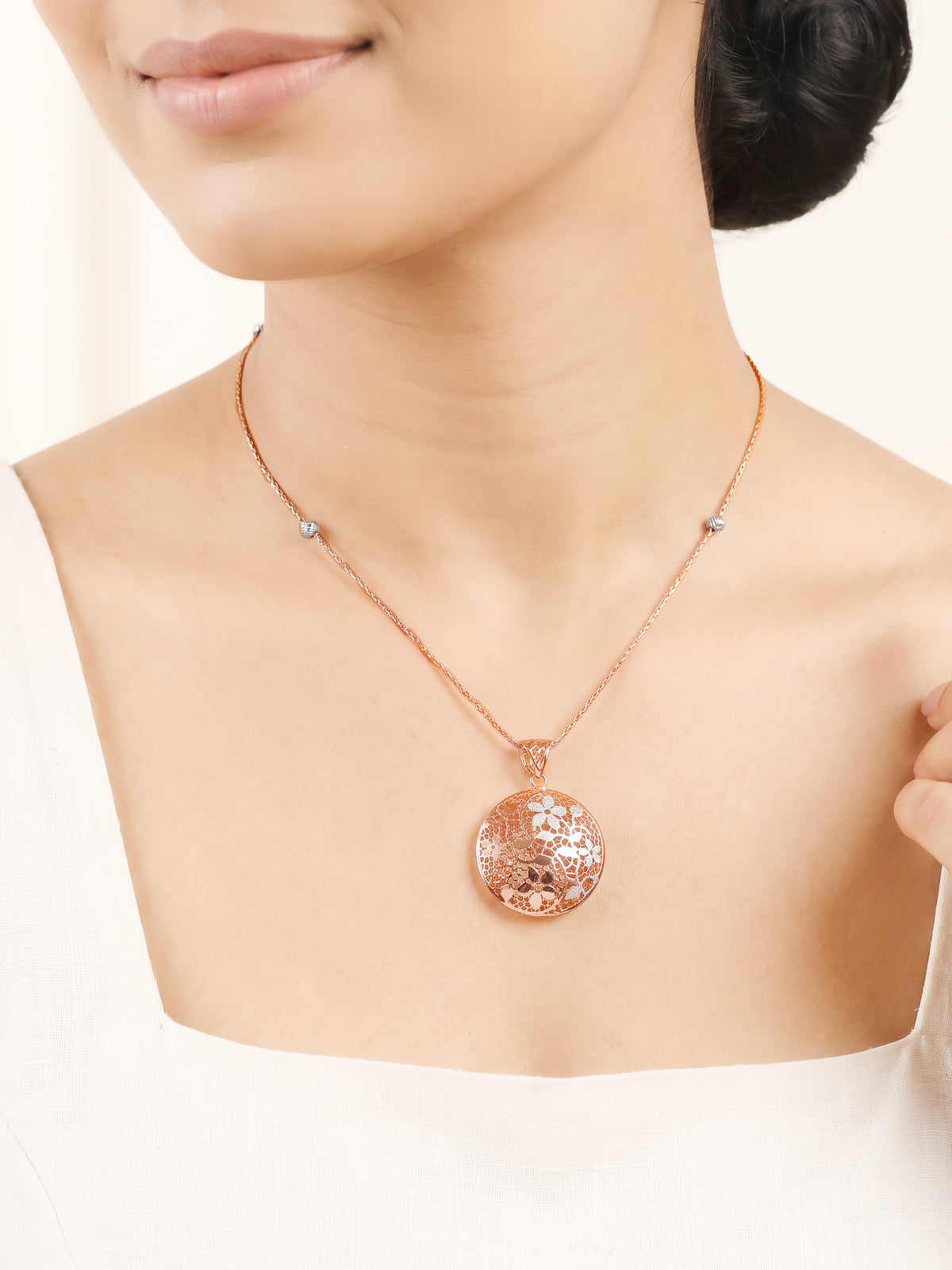 Dual Tone Rosavelle Silver Pendant With Link Chain