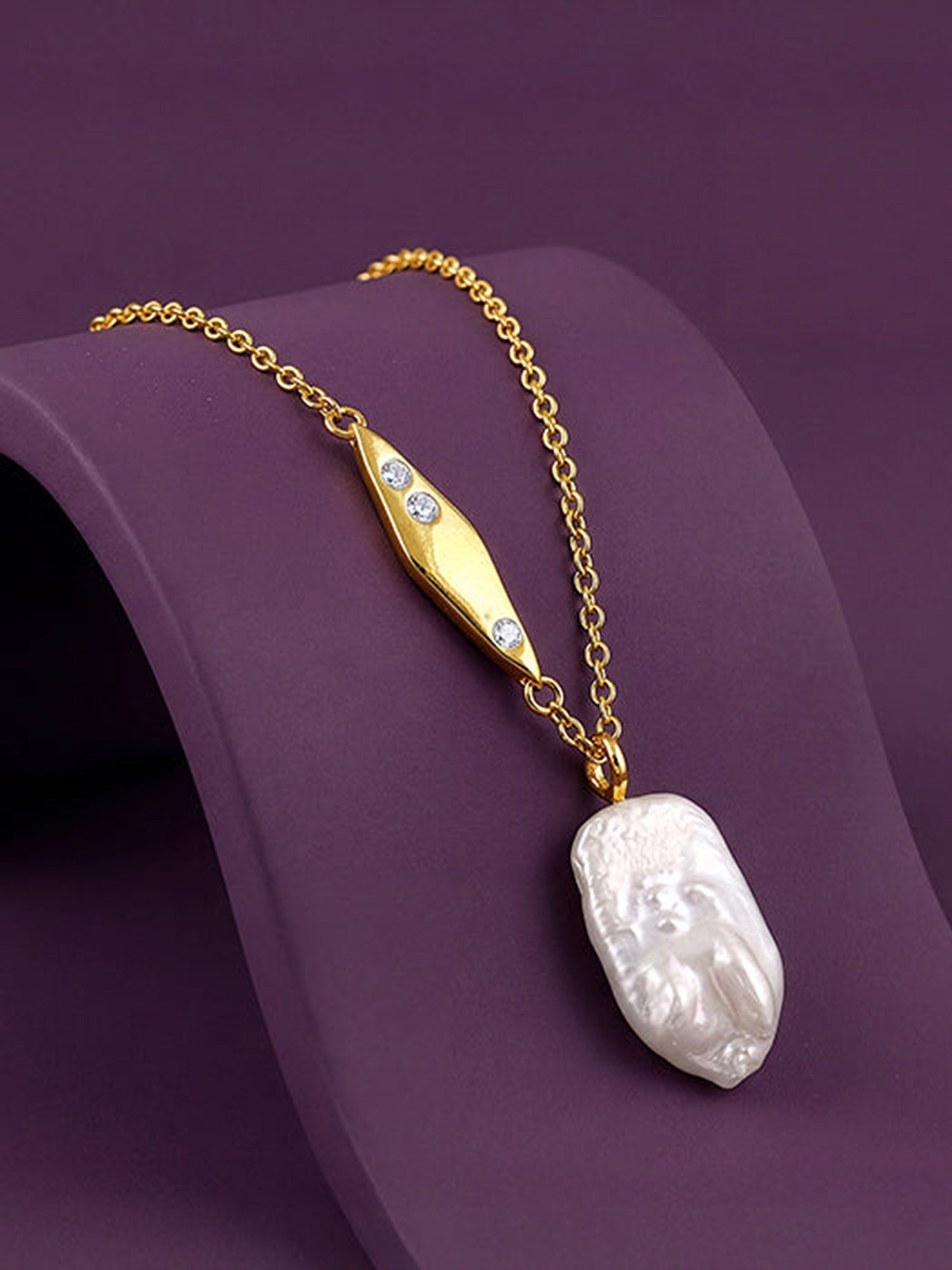 Golden Emilia Pearl Necklace
