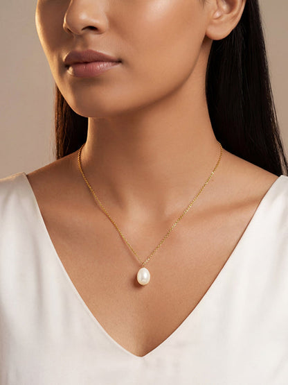 Golden Zooey Pearl Necklace