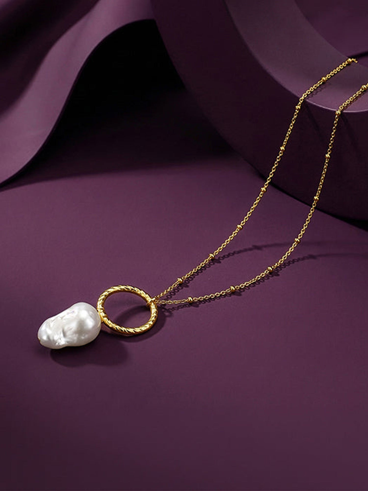 Golden Ava Pearl Pendant With Link Chain