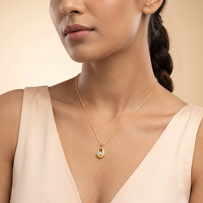 Golden Beautiful Embrace Pendant With Link Chain