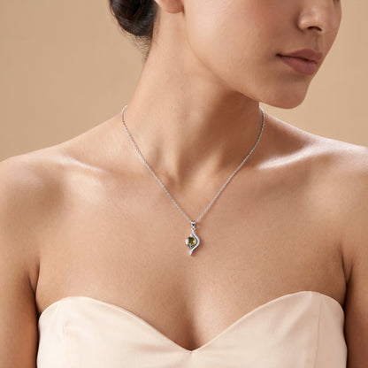 Silver Veyra Pendant With Link Chain