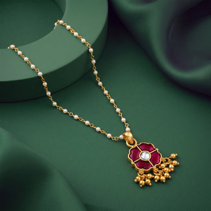 Golden Kavita Pendant With Link Chain