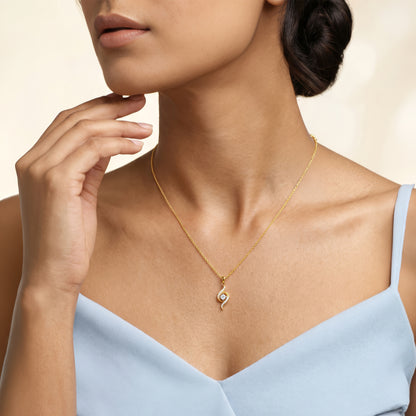 Golden Aurelia Twist Pendant With Link Chain