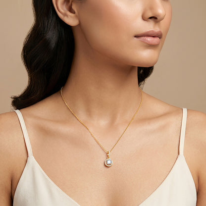 Golden Elvora Pendant with Link Chain