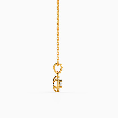 Golden Elvora Pendant with Link Chain