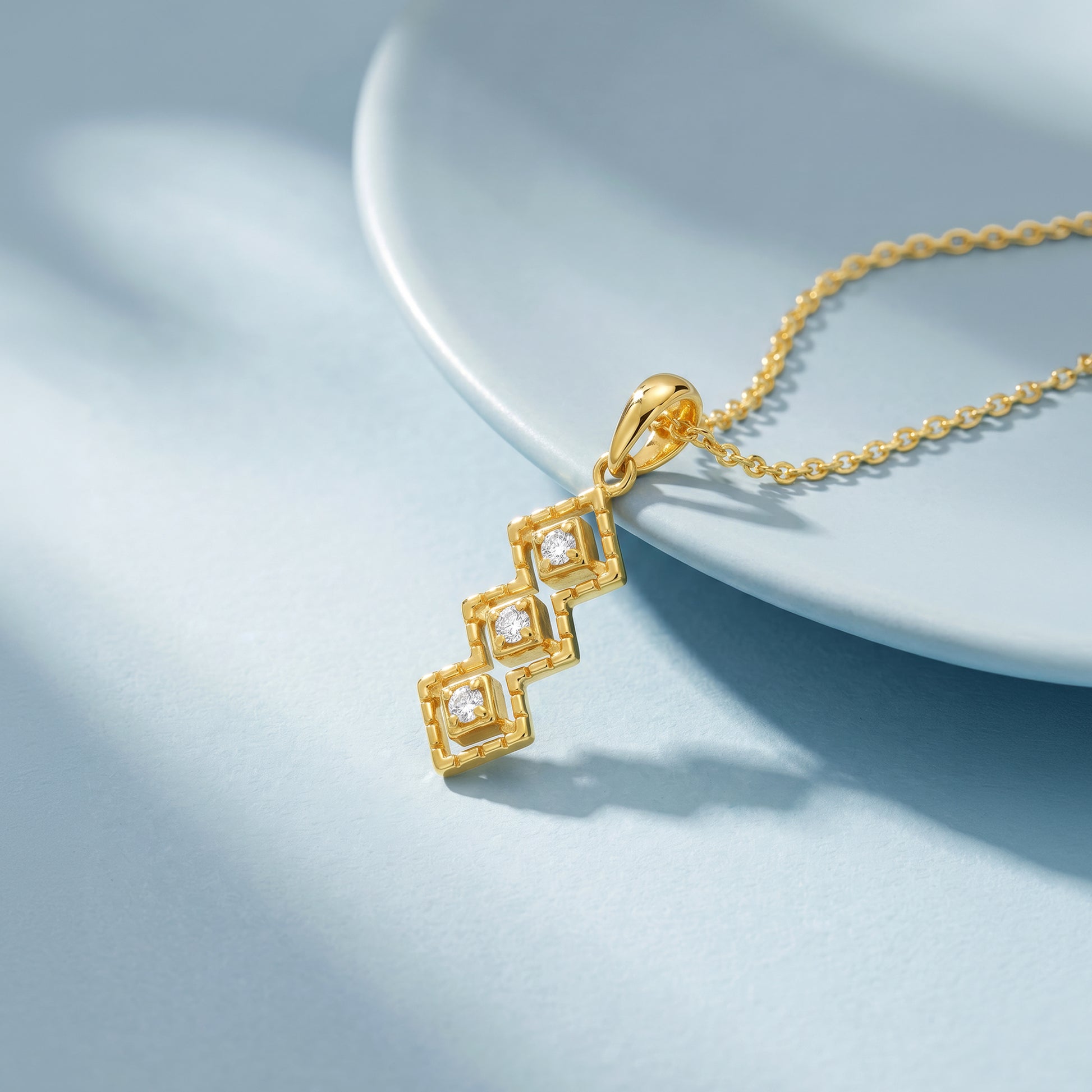 Silver Eryndor Pendant With Link Chain 