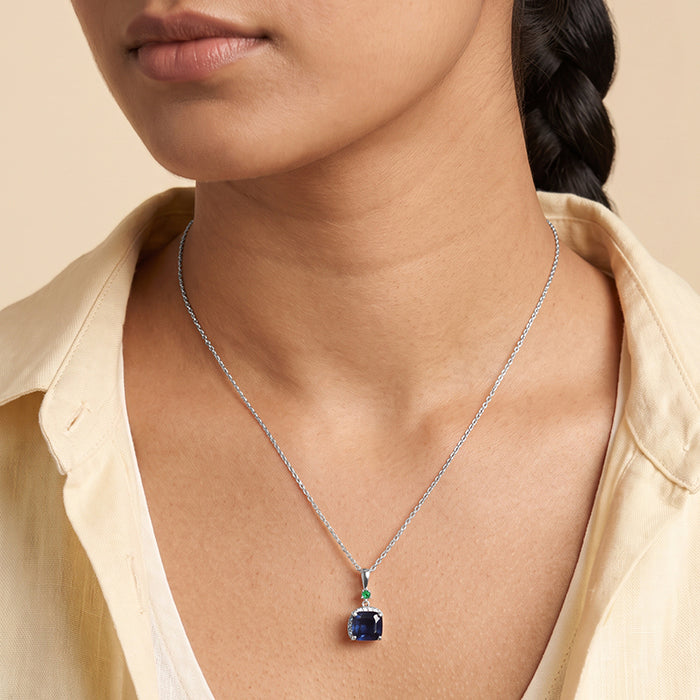 Silver Sapphirus Pendant With Link Chain