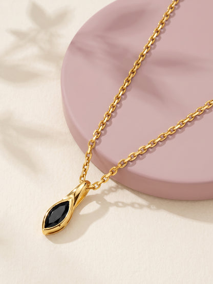 Golden Estelle Pendant With Link Chain