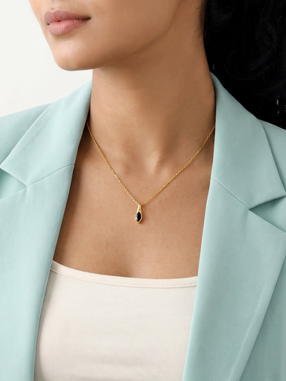 Golden Estelle Pendant With Link Chain