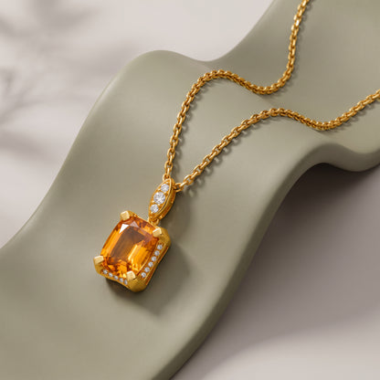 Golden Chrysos Pendant With Link Chain