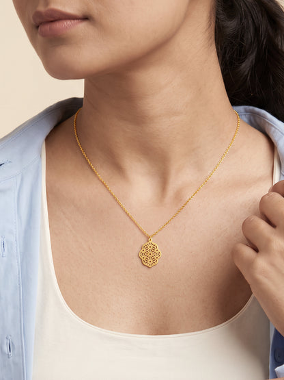 Golden Luxora Pendant With Link Chain