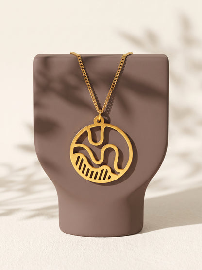 Golden Felicitas Pendant With Link Chain
