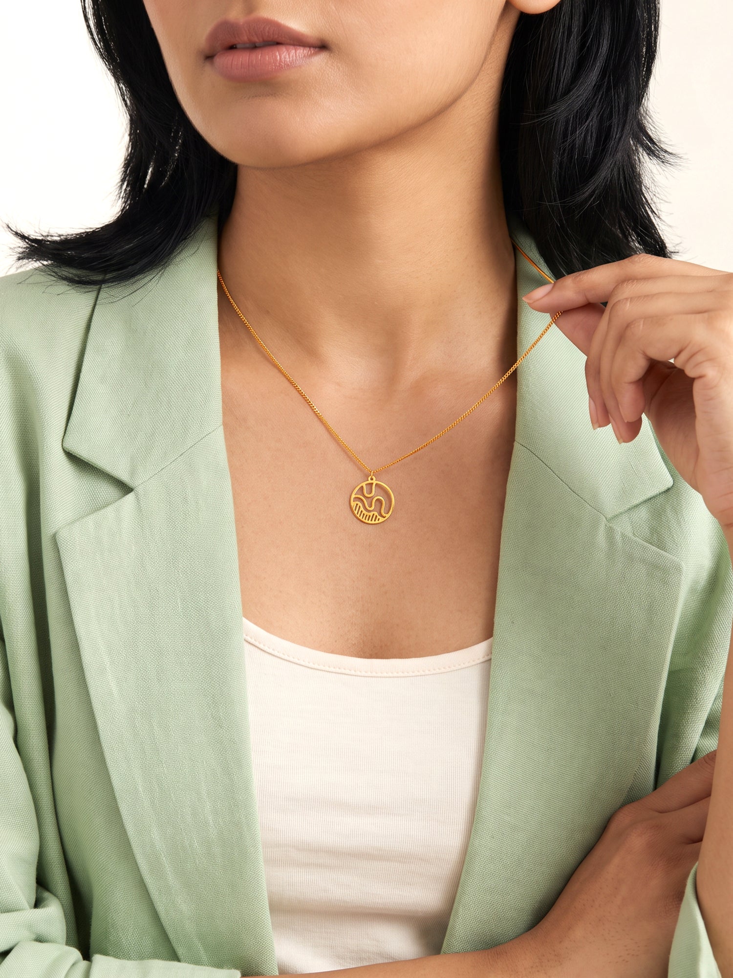 Golden Felicitas Pendant With Link Chain