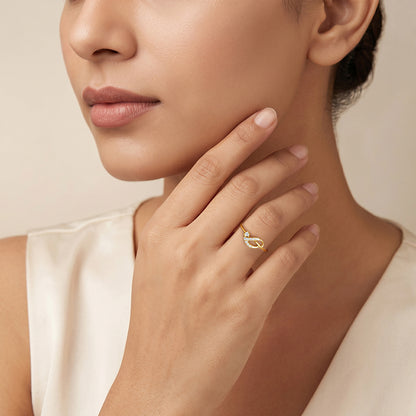 Golden Knotted Leaf Ring (Size 12)