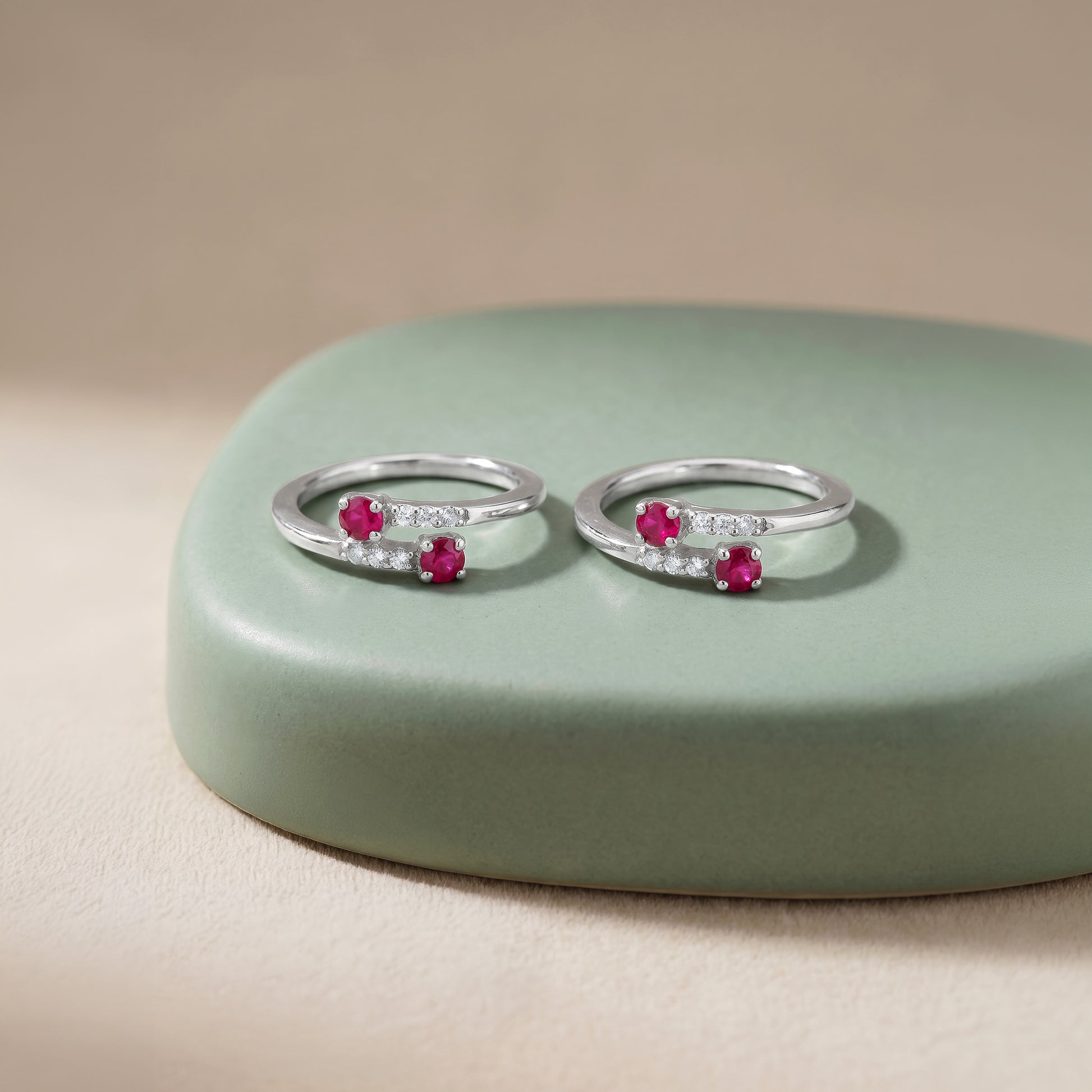 Silver Scarlet Wink Toe Rings