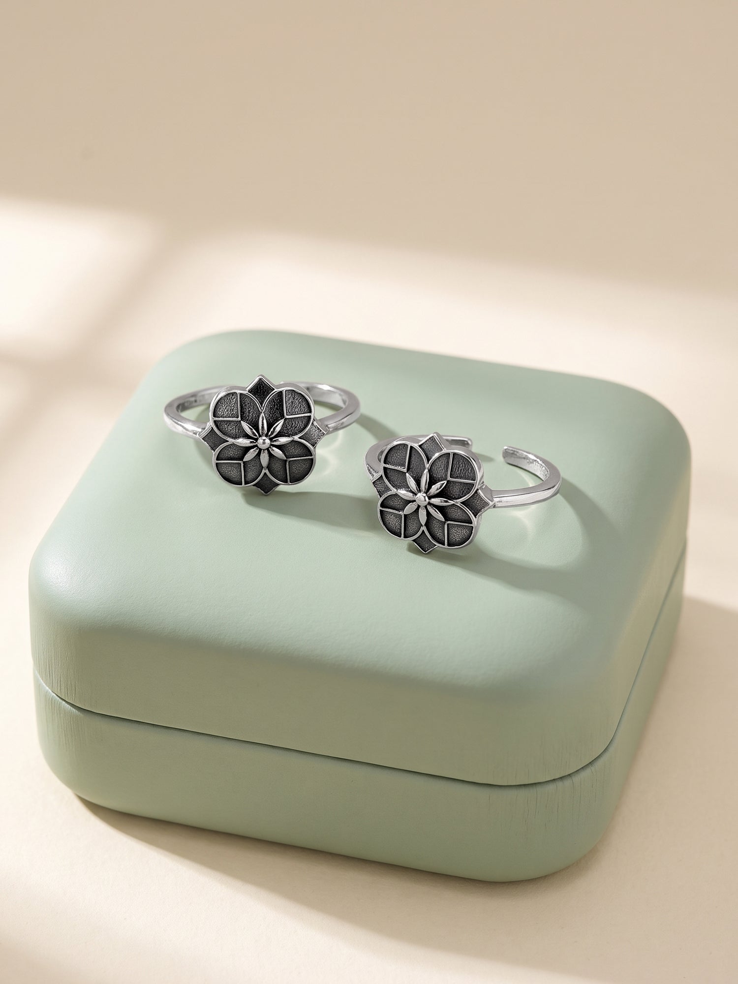 Oxidised Silver Phoolwari Toe Rings