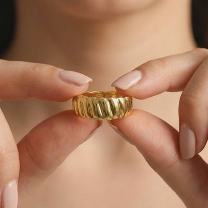 Golden Aura Rays Ring (Size 12)
