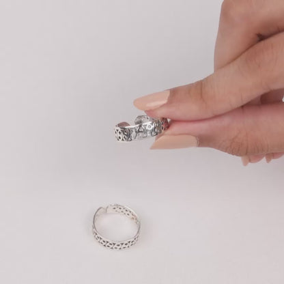 Silver Dotted Detail Toe Rings