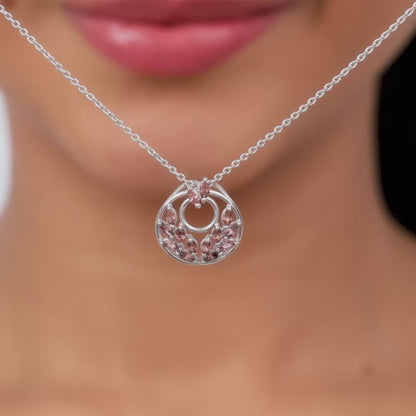 Silver Pretty Leaf Pendant With Link Chain