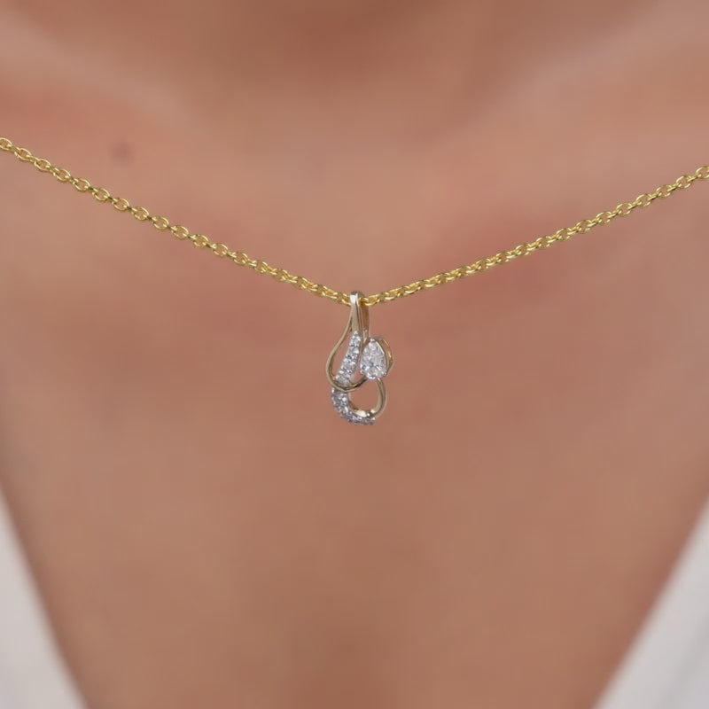Gold Radiant Forme Lab Grown Diamond Pendant