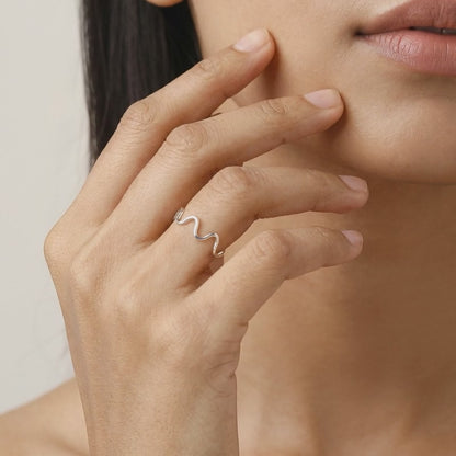 Kriti Sanon Silver Classic Wave Ring