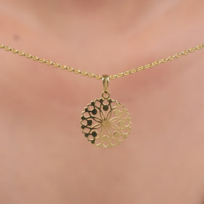 Golden Aura Tangle Pendant With Link Chain