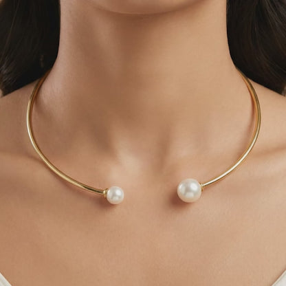 Golden Phoebe Pearl Hasli Necklace