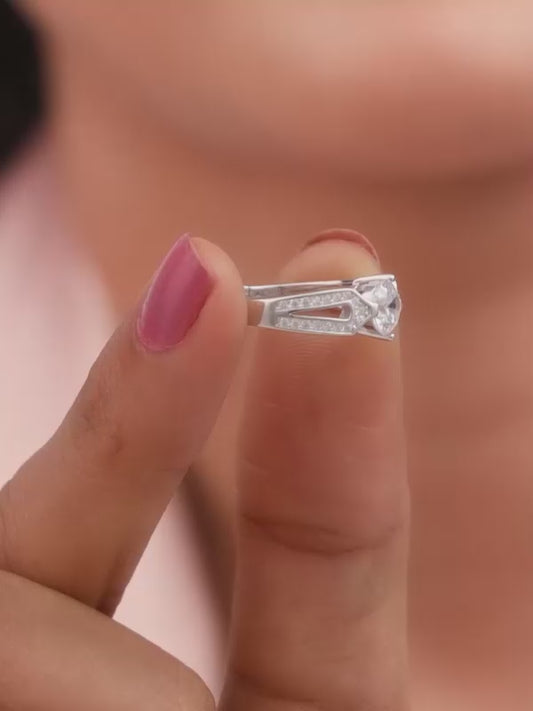 Kriti Sanon Silver Zircon Elegant Loop Ring