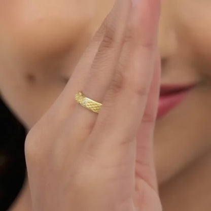Golden Elegant Pattern Ring Band For Her