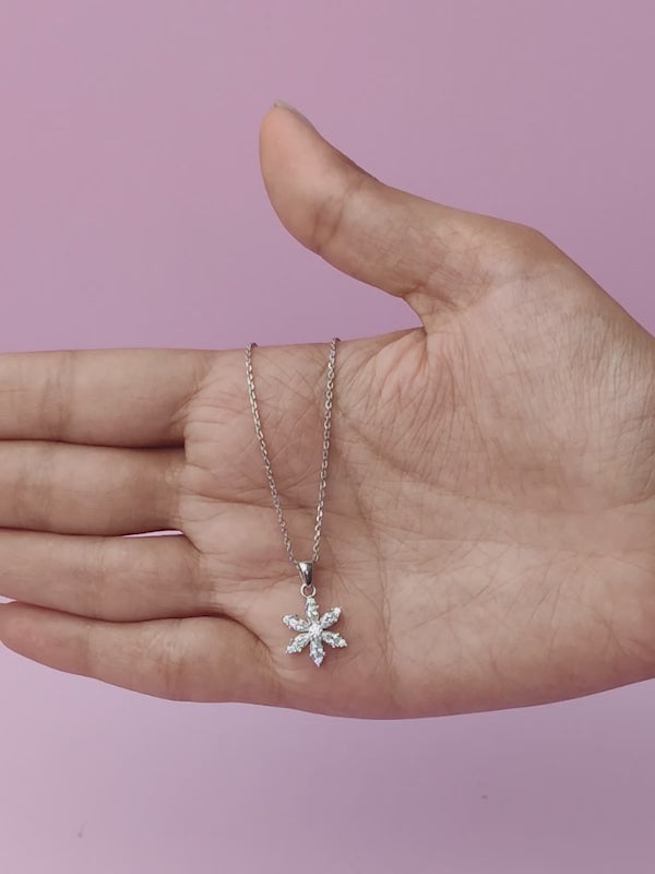 Silver Flowery Snowflake Pendant With Link Chain