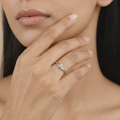 Silver Viva V Ring
