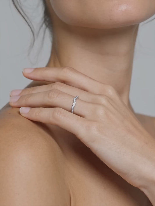Silver Curvy Wave Ring (Size 12)