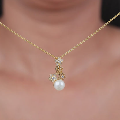 Golden Julia Pearl Pendant With Link Chain