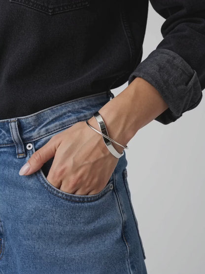 OnnMe by GIVA Spin Rhodium Plated Cuff Bracelet