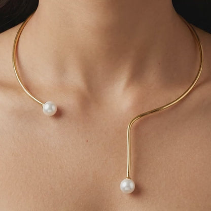 Golden Gwyneth Pearl Hasli Necklace